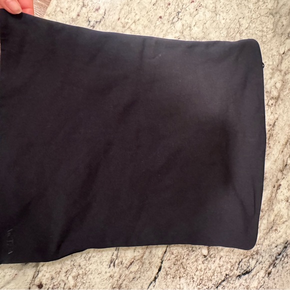 Aritzia Contour Top in Classic Black - Picture 4 of 6